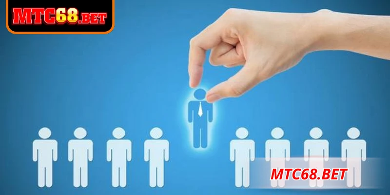 Nhân viên kỹ thuật tại MTC68 đảm bảo hệ thống hoạt động ổn định